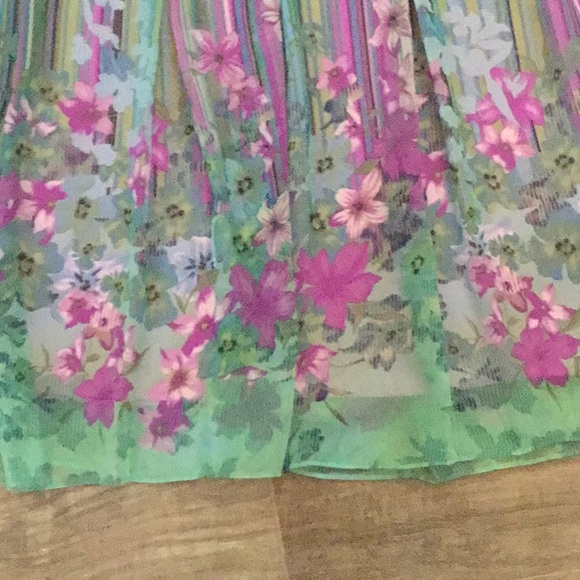 Sandra Darren flowered skirt size 16 - Picture 6 of 12